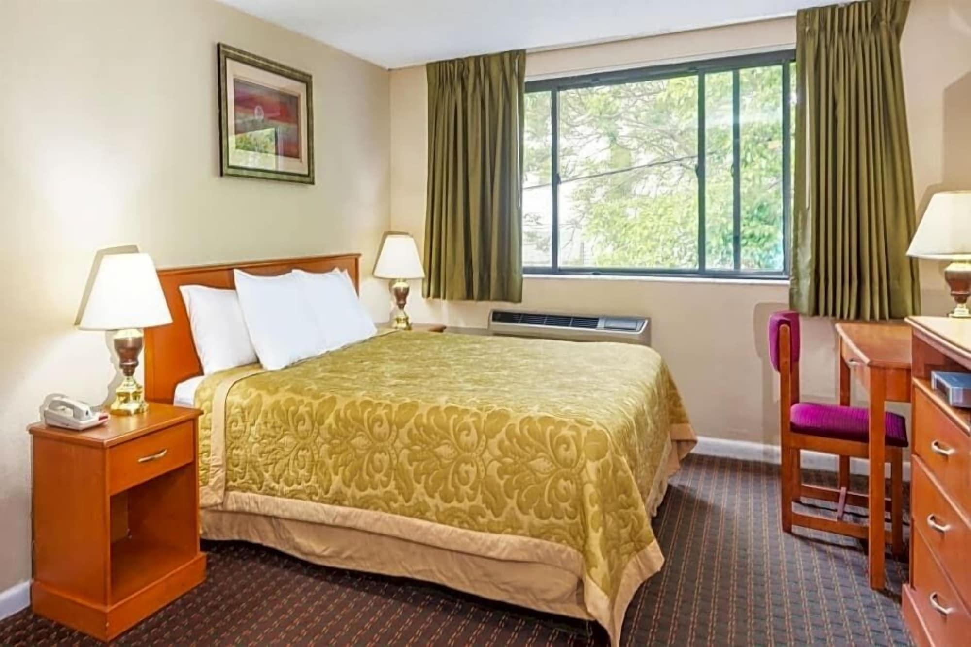 Super 8 By Wyndham Watertown/Cambridge/Boston Area Hotel ภายนอก รูปภาพ