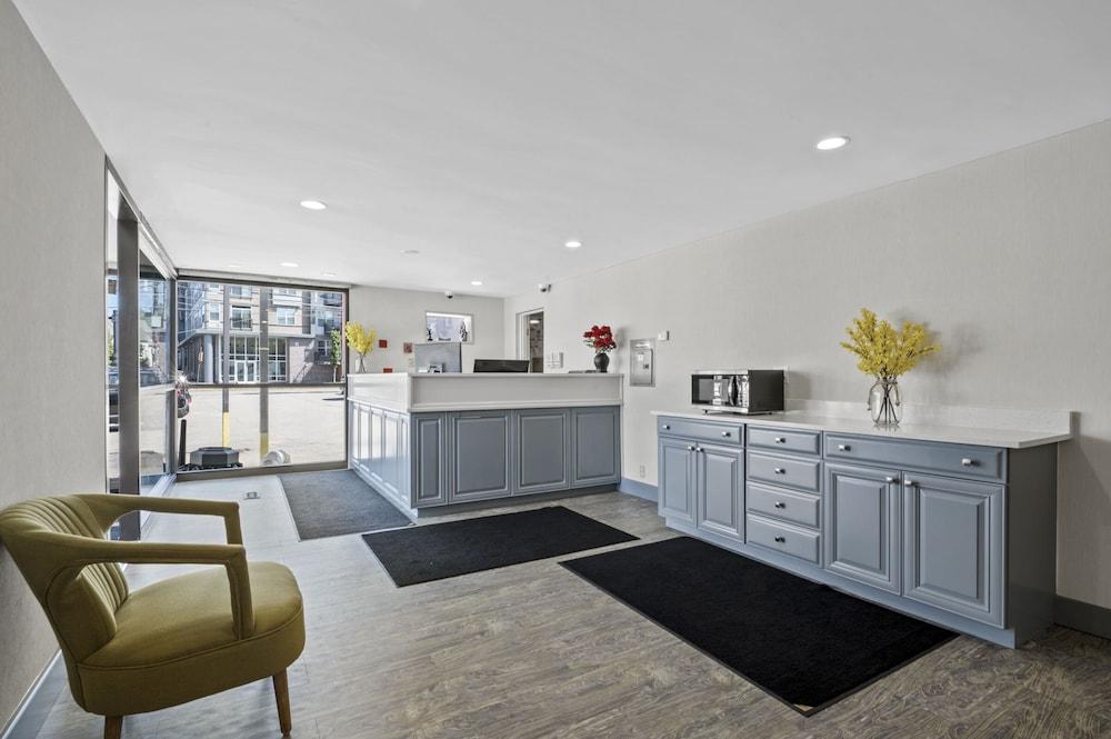 Super 8 By Wyndham Watertown/Cambridge/Boston Area Hotel ภายนอก รูปภาพ