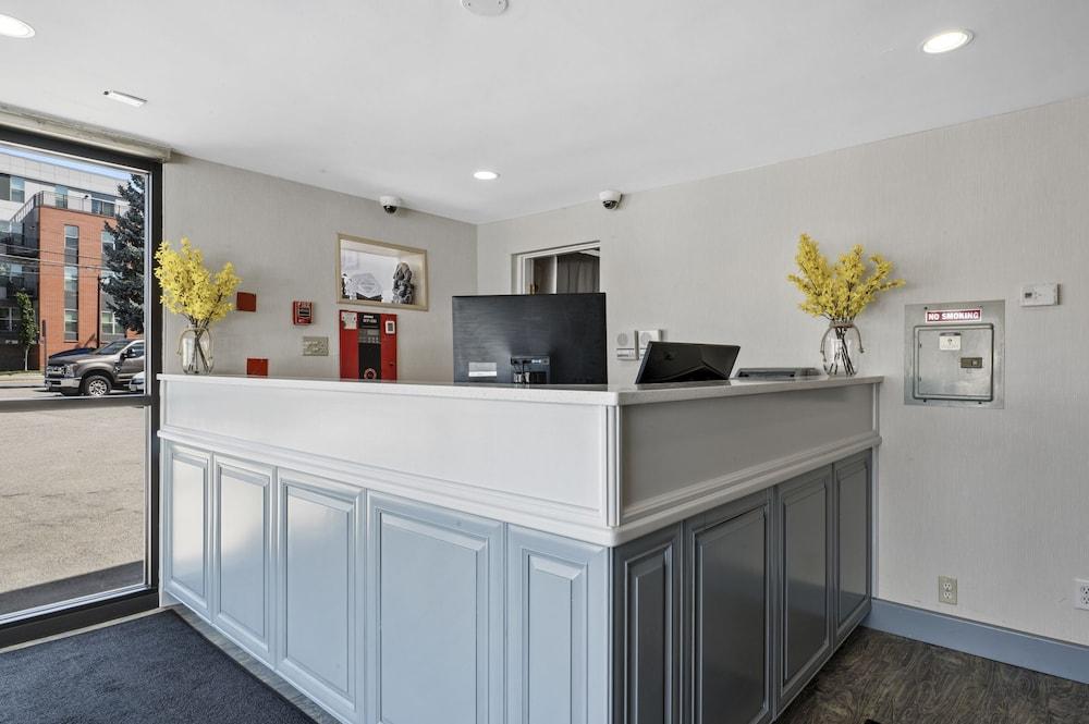 Super 8 By Wyndham Watertown/Cambridge/Boston Area Hotel ภายนอก รูปภาพ