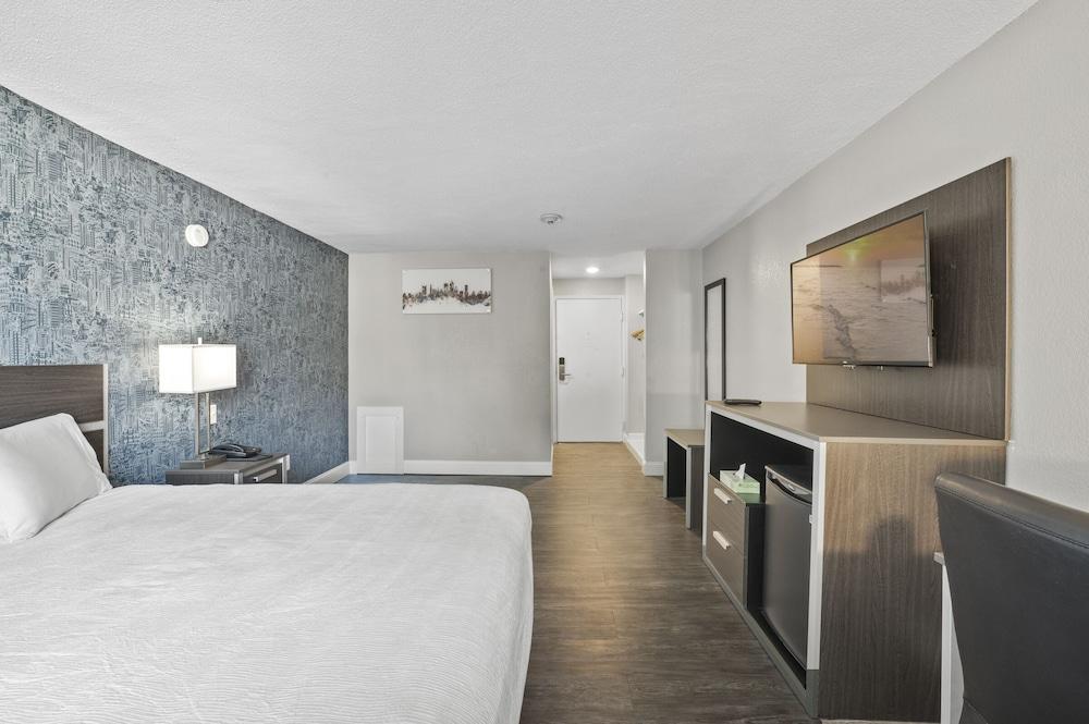Super 8 By Wyndham Watertown/Cambridge/Boston Area Hotel ภายนอก รูปภาพ