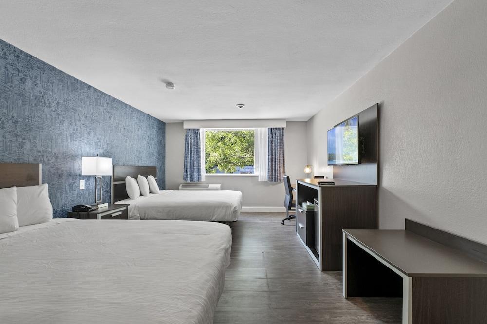 Super 8 By Wyndham Watertown/Cambridge/Boston Area Hotel ภายนอก รูปภาพ