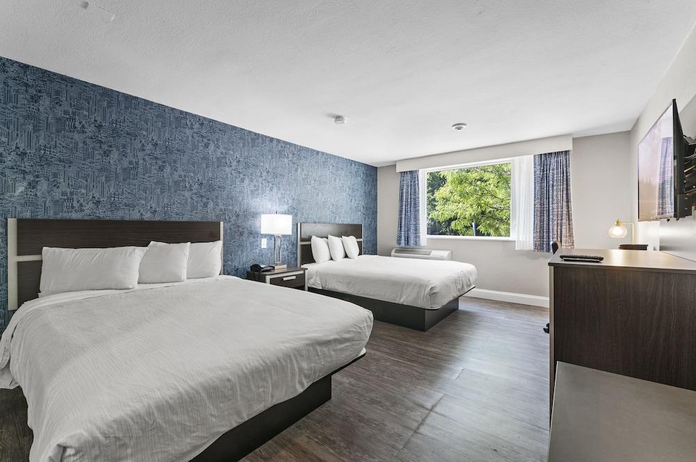 Super 8 By Wyndham Watertown/Cambridge/Boston Area Hotel ภายนอก รูปภาพ