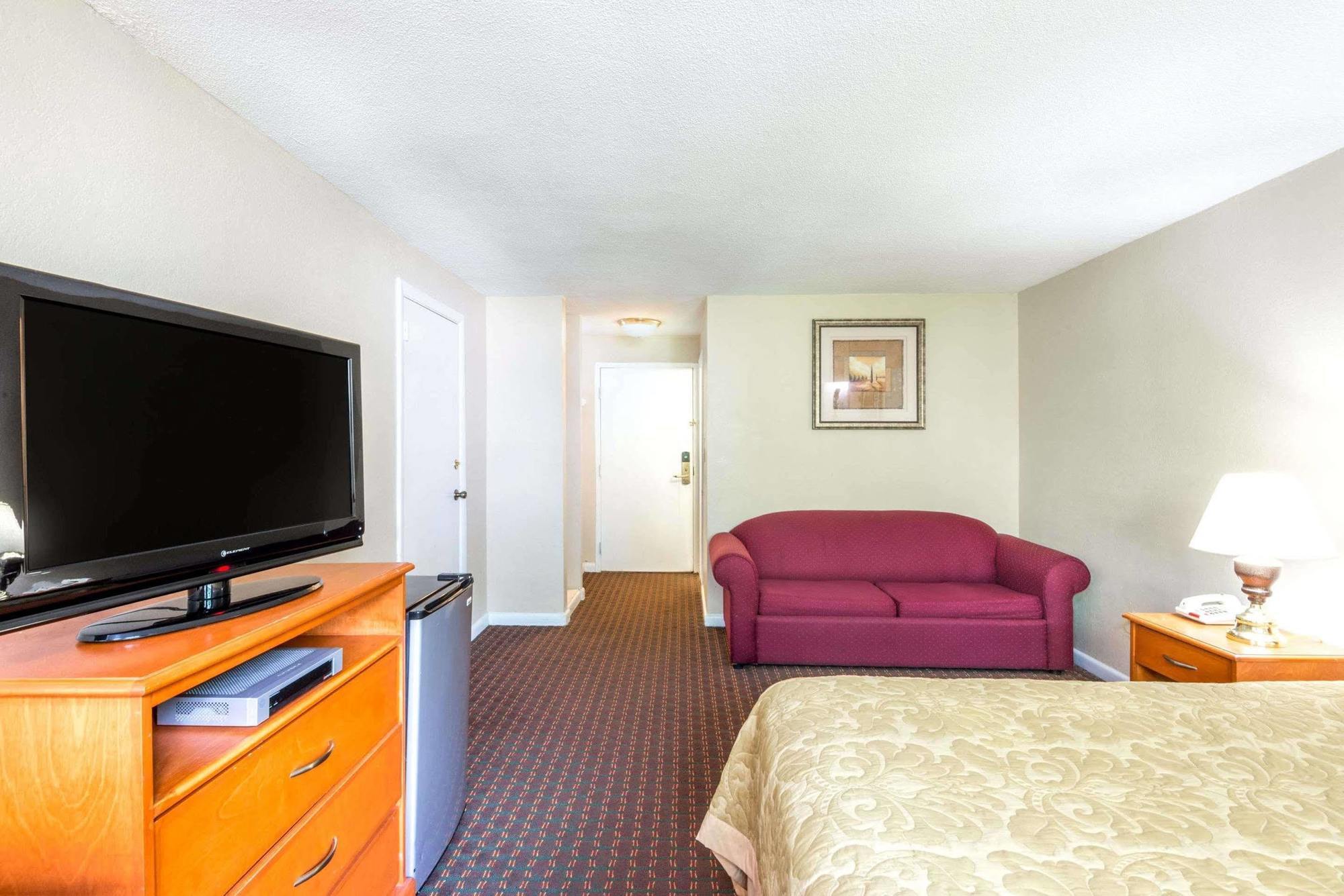 Super 8 By Wyndham Watertown/Cambridge/Boston Area Hotel ภายนอก รูปภาพ