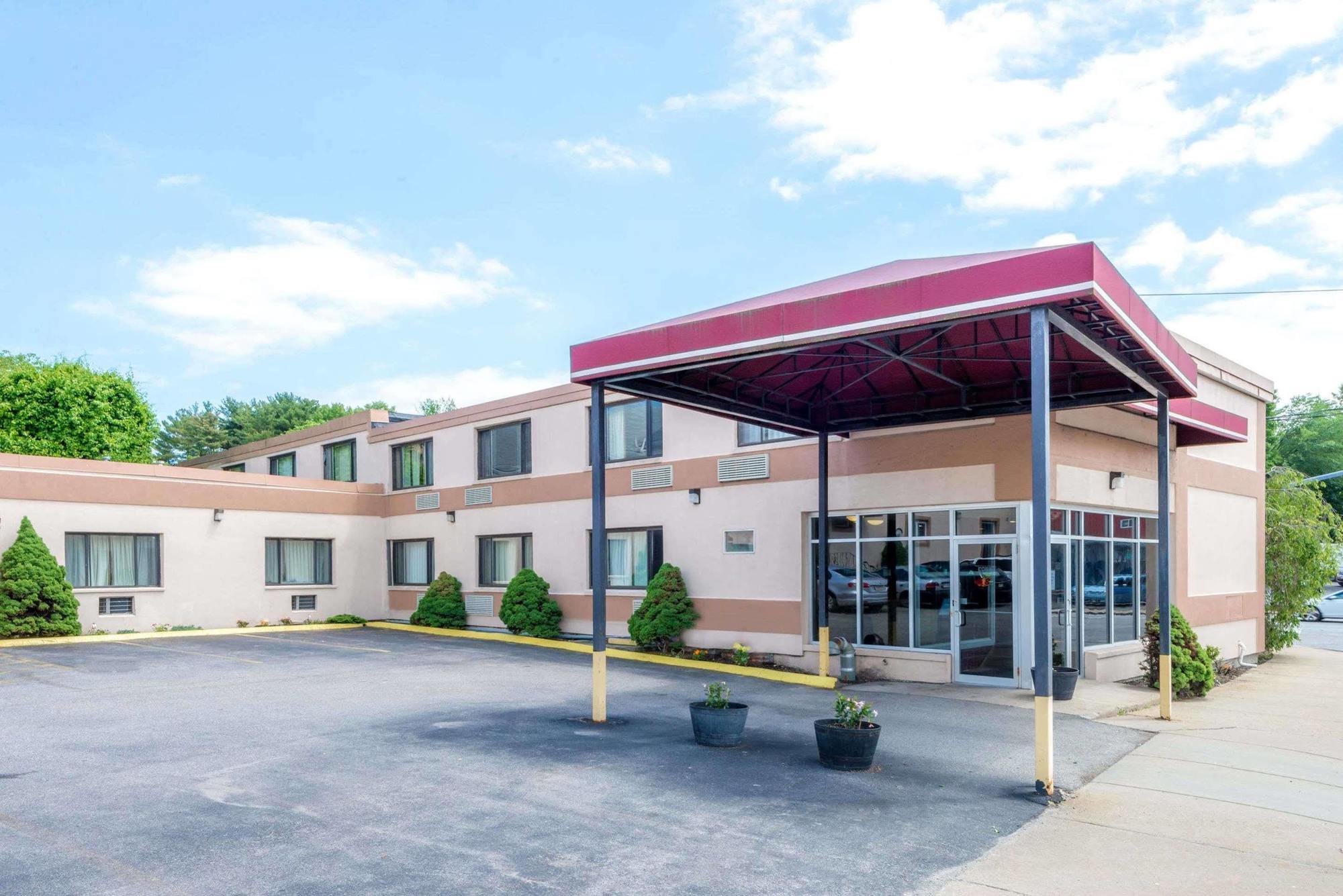 Super 8 By Wyndham Watertown/Cambridge/Boston Area Hotel ภายนอก รูปภาพ